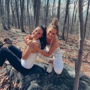 Meet your Posher, Mia